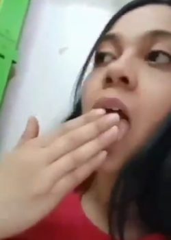 Minita se masturba rico en la chamba 20