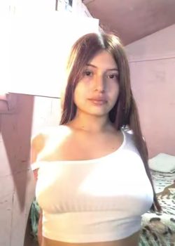 Minita Tocandose Y Mamando Pija En Vivo 7