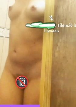 En vídeo llamada Con Su Vato mientras se ducha 11