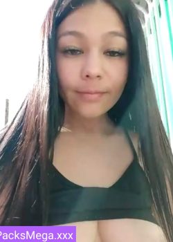 Rica Jovencita Se Masturba En El Patio De Su Casa 3