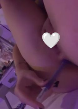 Colegiala De Panocha Rosadita Masturbándose Full Con Sus Cosas Escolares 6