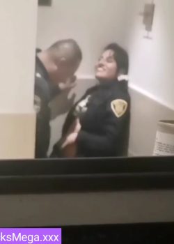 Policía Pillada Con Su Compañero 7