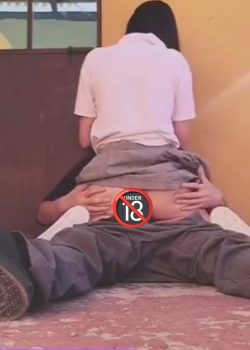 Rica Colegiala Dando El Chiquito 14