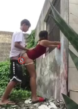 La putita del barrio se la cogen donde sea 3