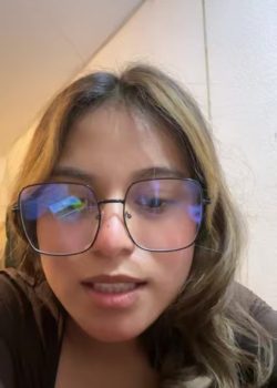 Mina Traviesa De Lentes 4