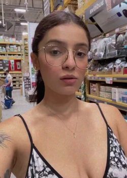 Mina Blanquita Se Desnuda En La Tienda 15