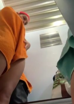 Espirando a mis compañeras de clases 8